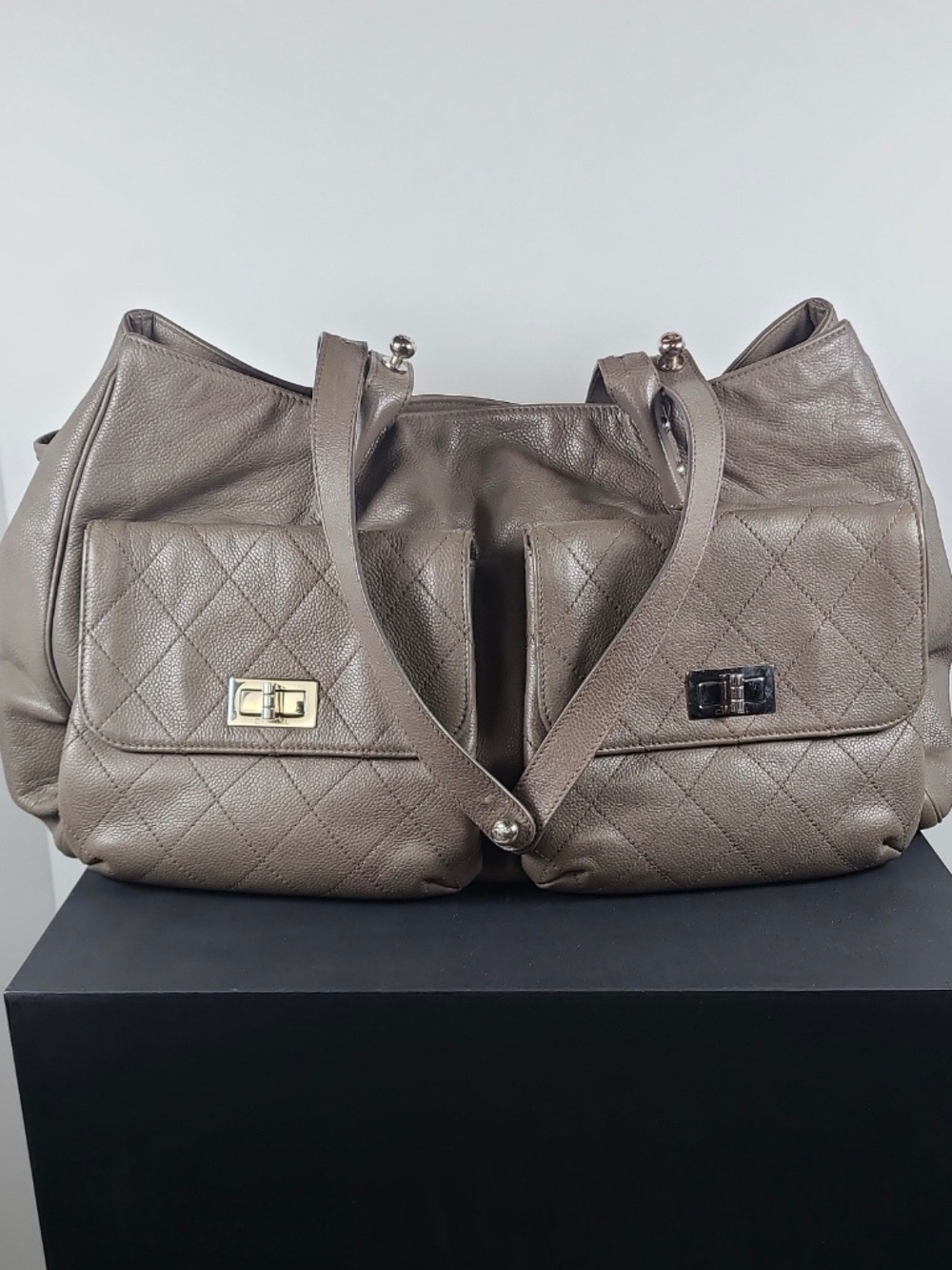 Chanel pocket in the city tote bag Gray Caviar leather
